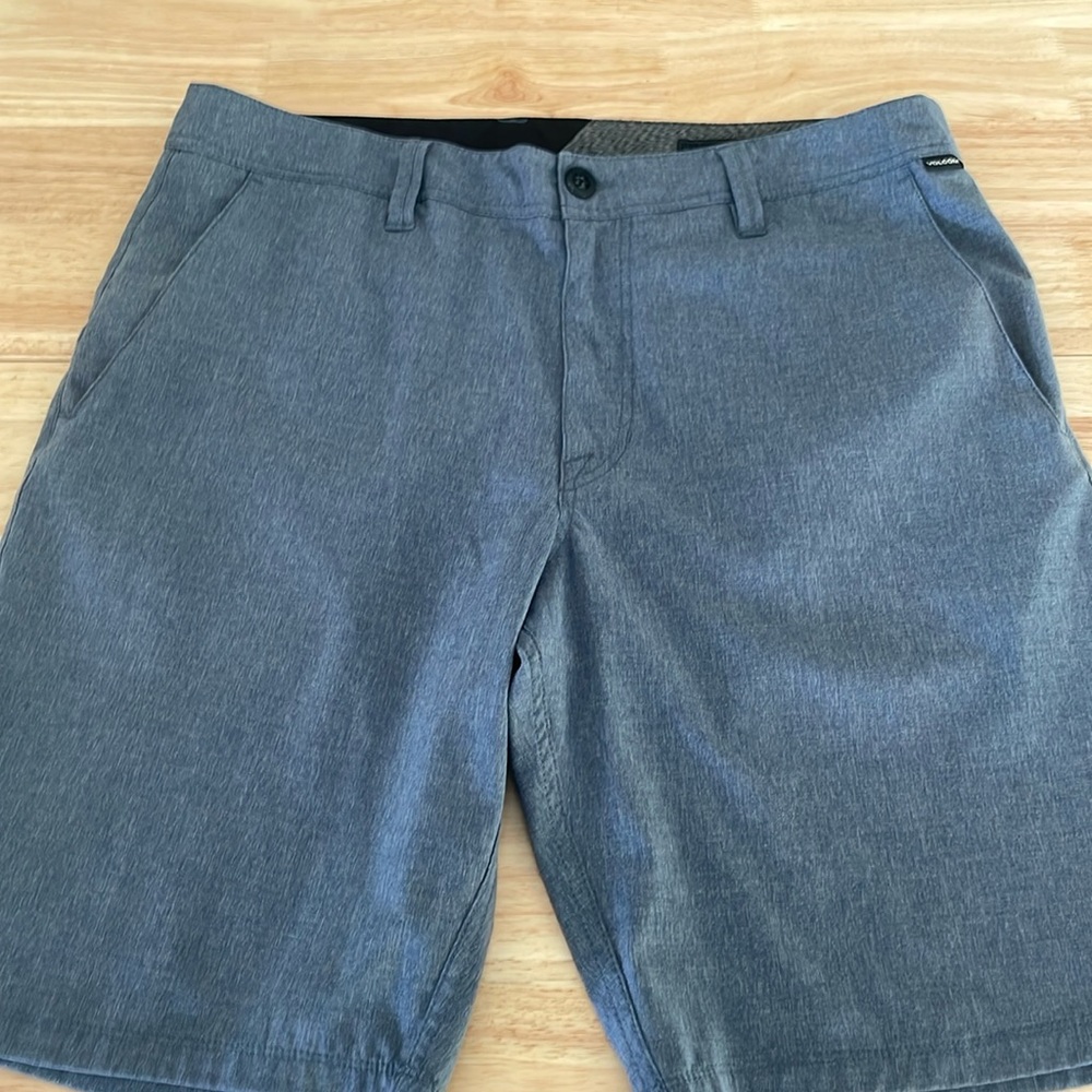 Volcom hybrid shorts size 36.   Nice  shape heather Grey blue